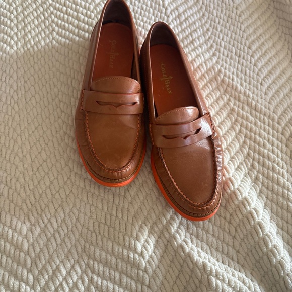Cole Haan Monroe Penny loafers in tan leather with an orange sole- size 6.5 - Picture 2 of 5